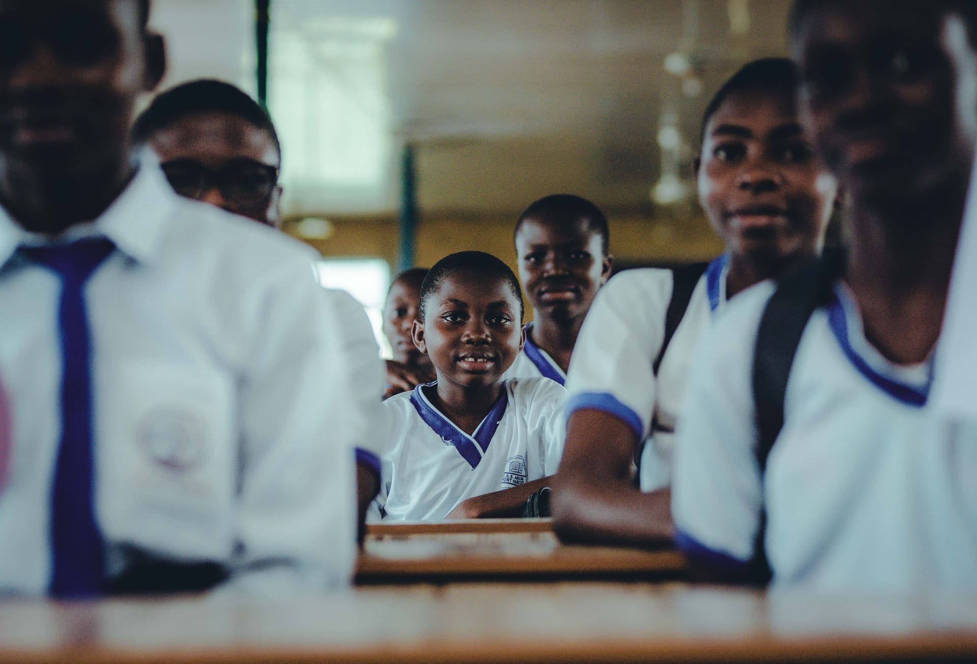 Des enfants souriants, au cœur de notre engagement pour l’éducation